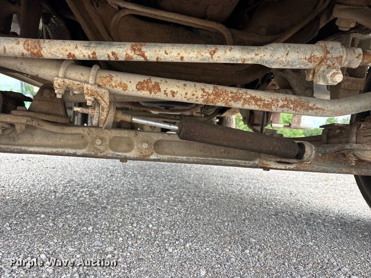 image for item EU5604 1992 Ford F450 Super Duty bucket truck