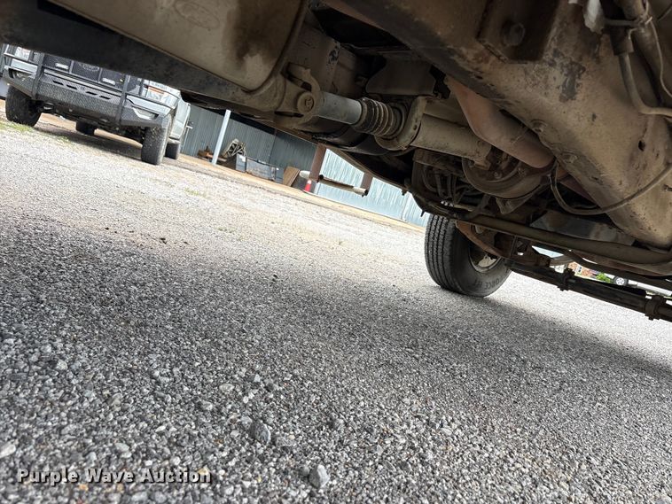 image for item EU5604 1992 Ford F450 Super Duty bucket truck