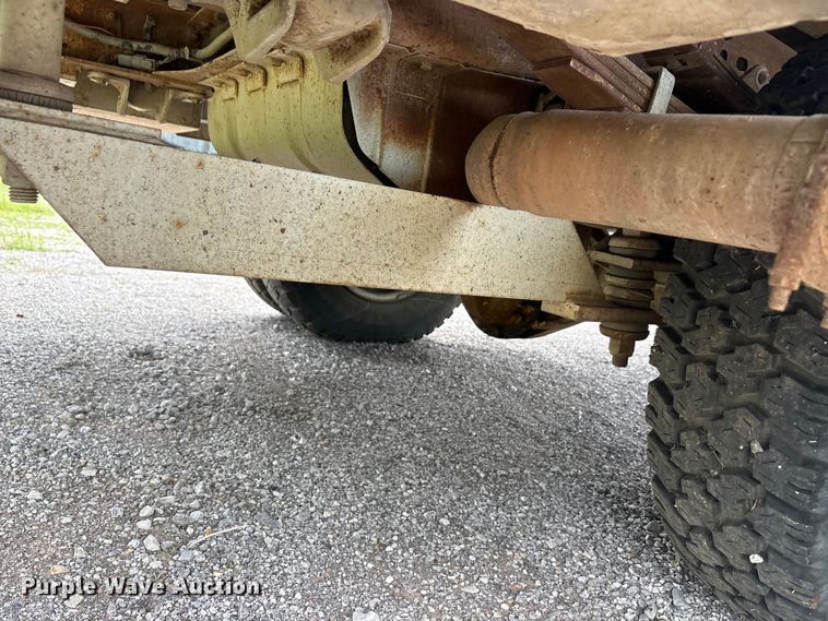 image for item EU5604 1992 Ford F450 Super Duty bucket truck