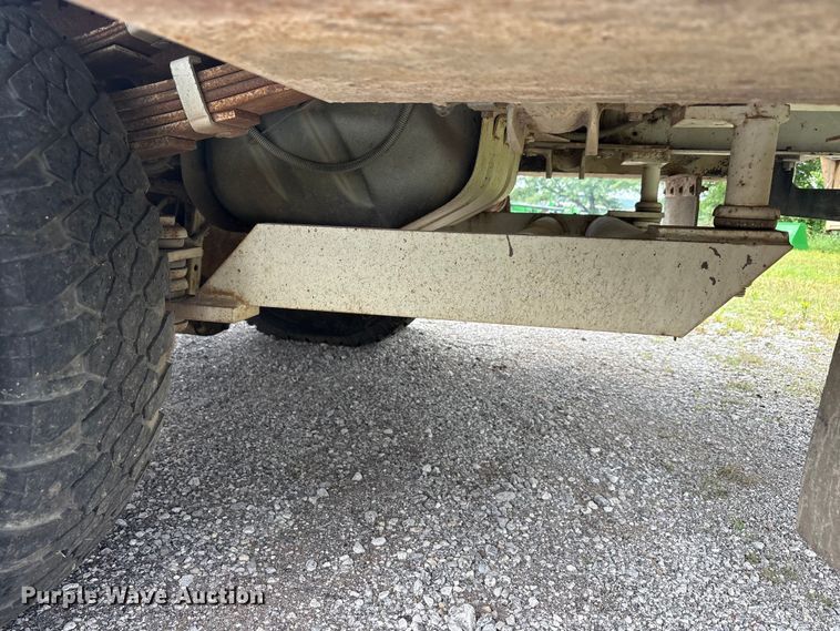 image for item EU5604 1992 Ford F450 Super Duty bucket truck
