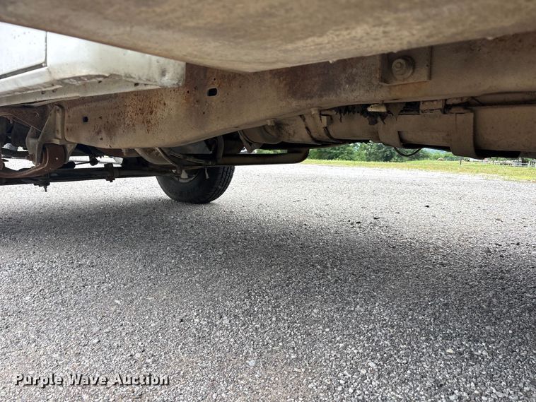 image for item EU5604 1992 Ford F450 Super Duty bucket truck