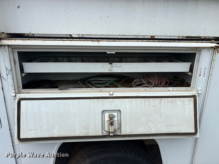 image for item EU5604 1992 Ford F450 Super Duty bucket truck