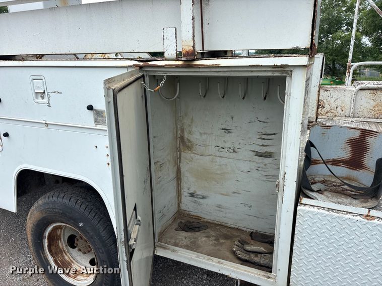 image for item EU5604 1992 Ford F450 Super Duty bucket truck