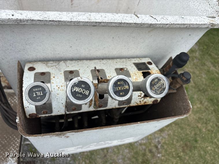 image for item EU5604 1992 Ford F450 Super Duty bucket truck