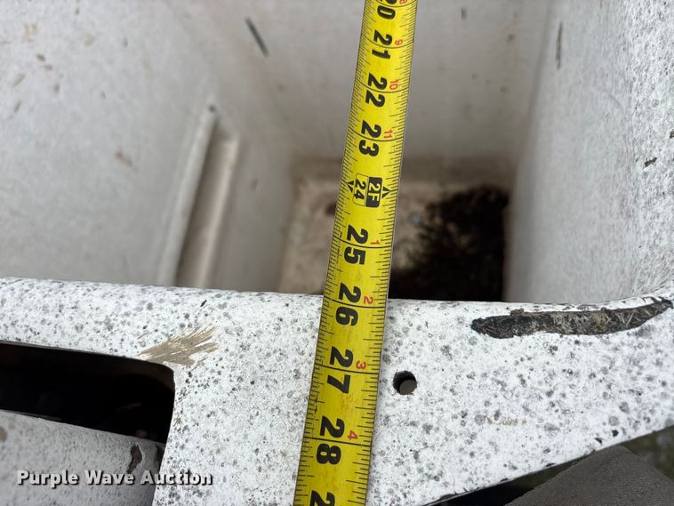 image for item EU5604 1992 Ford F450 Super Duty bucket truck