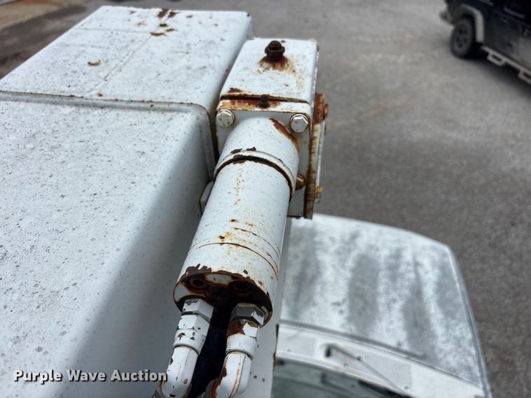 image for item EU5604 1992 Ford F450 Super Duty bucket truck