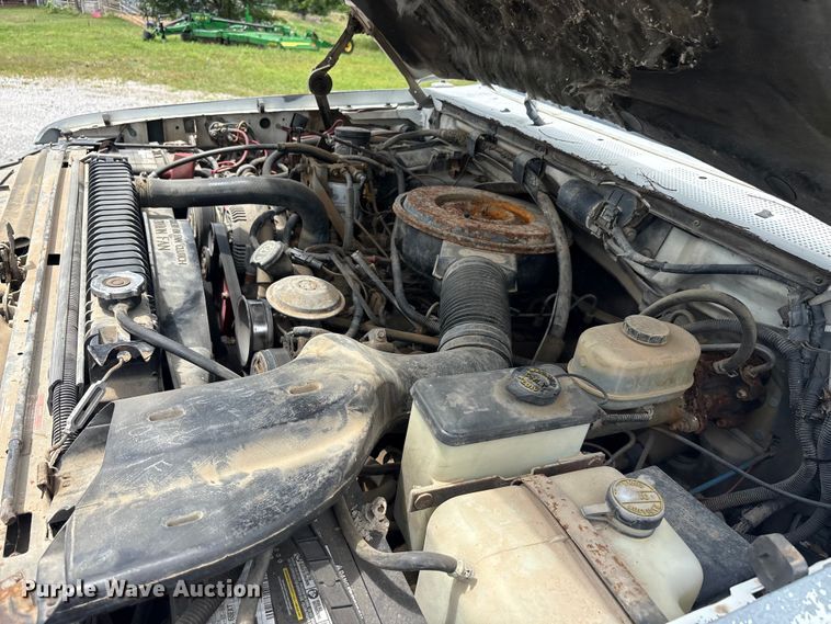 image for item EU5604 1992 Ford F450 Super Duty bucket truck