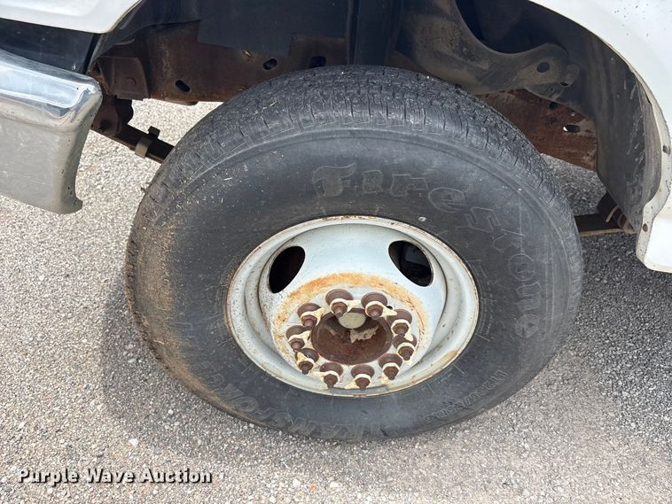 image for item EU5604 1992 Ford F450 Super Duty bucket truck