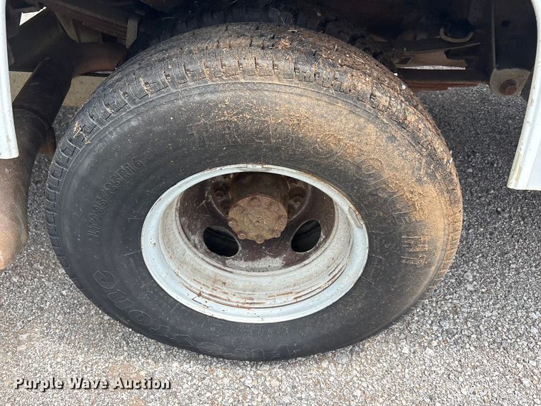 image for item EU5604 1992 Ford F450 Super Duty bucket truck