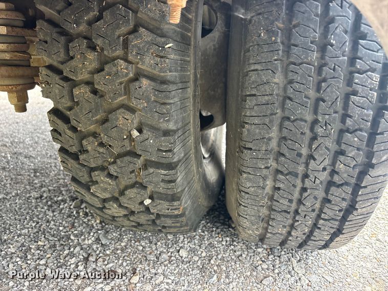 image for item EU5604 1992 Ford F450 Super Duty bucket truck