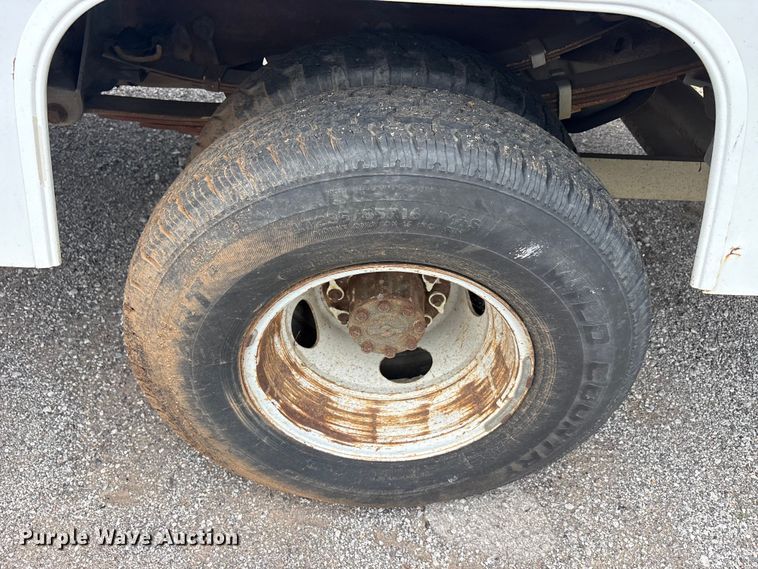 image for item EU5604 1992 Ford F450 Super Duty bucket truck