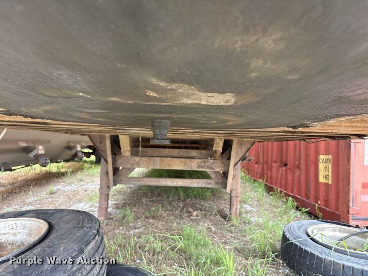 image for item EU5618 2007 Steco, Inc live bottom trailer