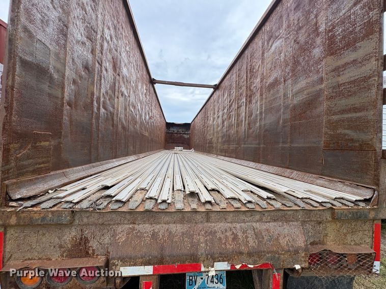image for item EU5618 2007 Steco, Inc live bottom trailer