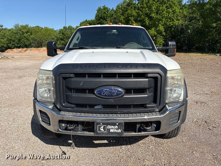 image for item EV2919 2013 Ford F550 Super Duty Crew Cab flatbed truck
