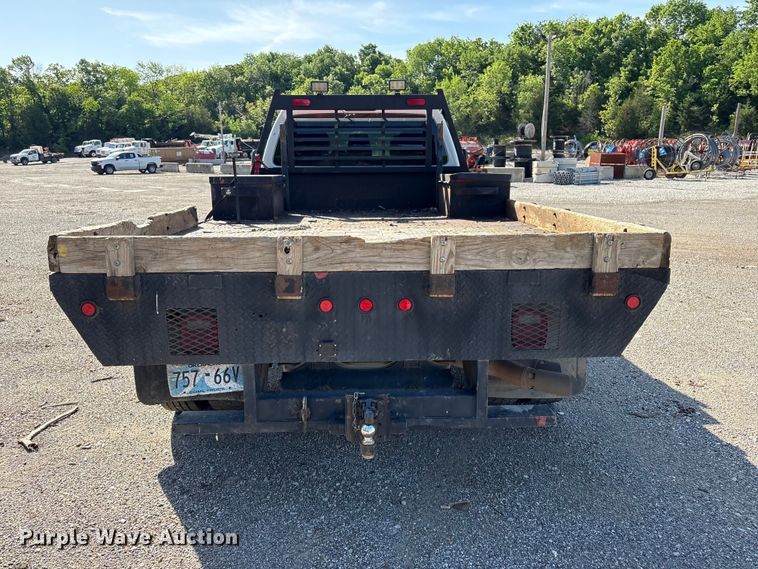 image for item EV2919 2013 Ford F550 Super Duty Crew Cab flatbed truck
