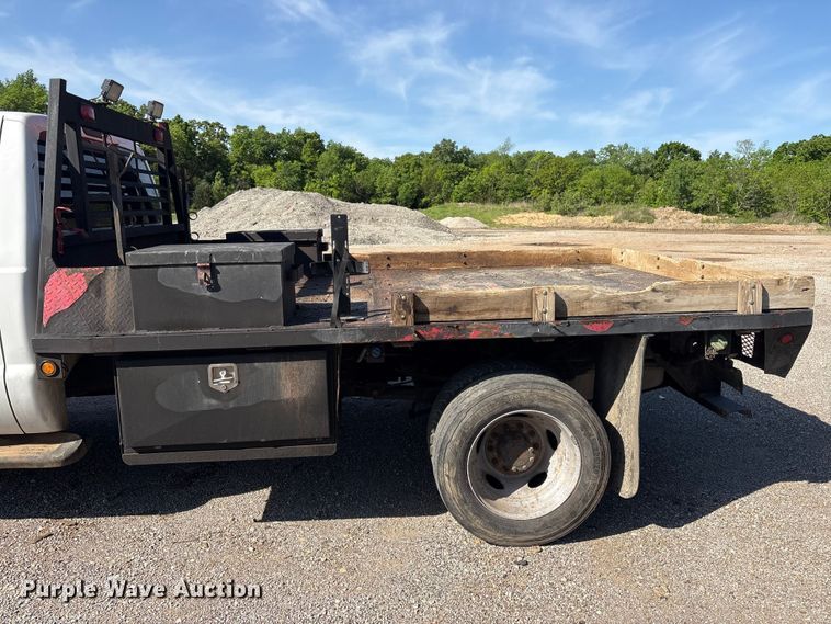 image for item EV2919 2013 Ford F550 Super Duty Crew Cab flatbed truck