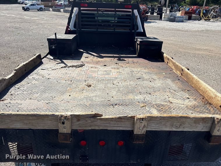image for item EV2919 2013 Ford F550 Super Duty Crew Cab flatbed truck