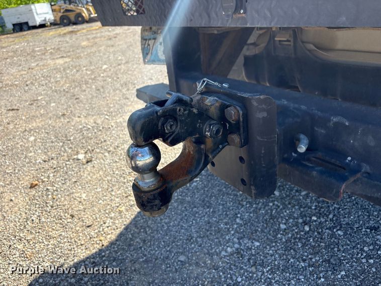 image for item EV2919 2013 Ford F550 Super Duty Crew Cab flatbed truck