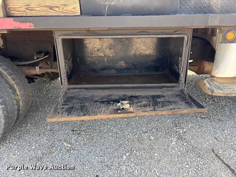 image for item EV2919 2013 Ford F550 Super Duty Crew Cab flatbed truck
