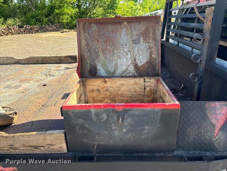 image for item EV2919 2013 Ford F550 Super Duty Crew Cab flatbed truck