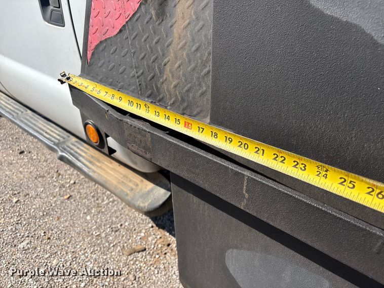 image for item EV2919 2013 Ford F550 Super Duty Crew Cab flatbed truck
