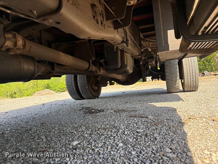 image for item EV2919 2013 Ford F550 Super Duty Crew Cab flatbed truck