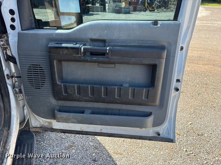 image for item EV2919 2013 Ford F550 Super Duty Crew Cab flatbed truck