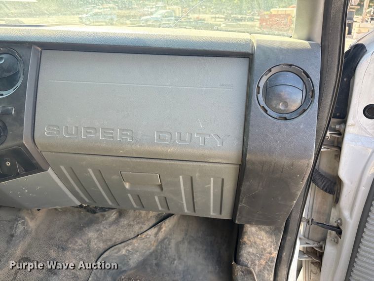 image for item EV2919 2013 Ford F550 Super Duty Crew Cab flatbed truck