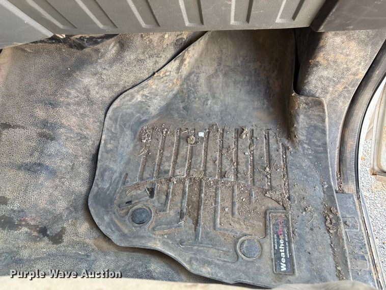 image for item EV2919 2013 Ford F550 Super Duty Crew Cab flatbed truck