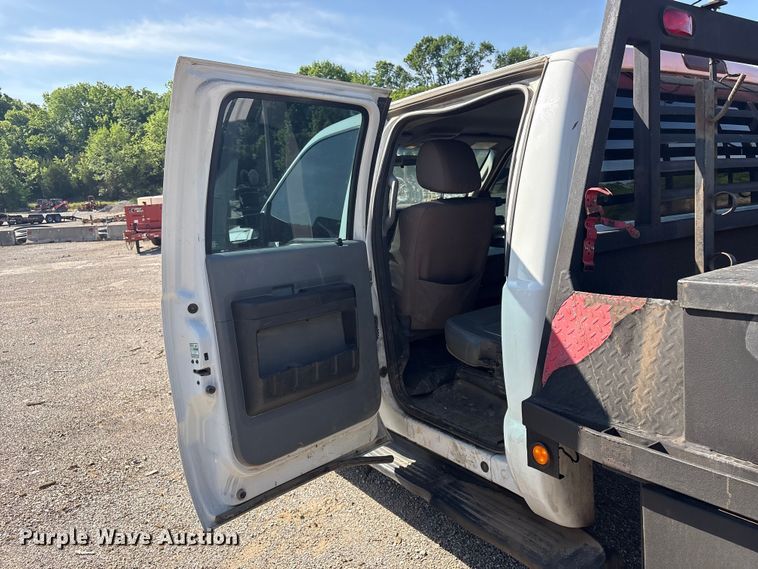 image for item EV2919 2013 Ford F550 Super Duty Crew Cab flatbed truck