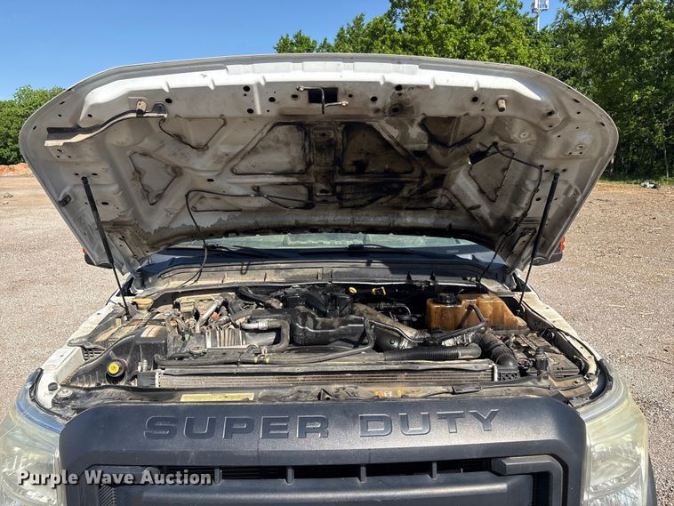 image for item EV2919 2013 Ford F550 Super Duty Crew Cab flatbed truck