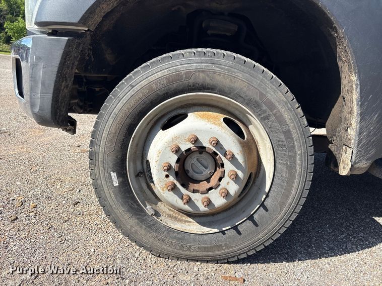 image for item EV2919 2013 Ford F550 Super Duty Crew Cab flatbed truck