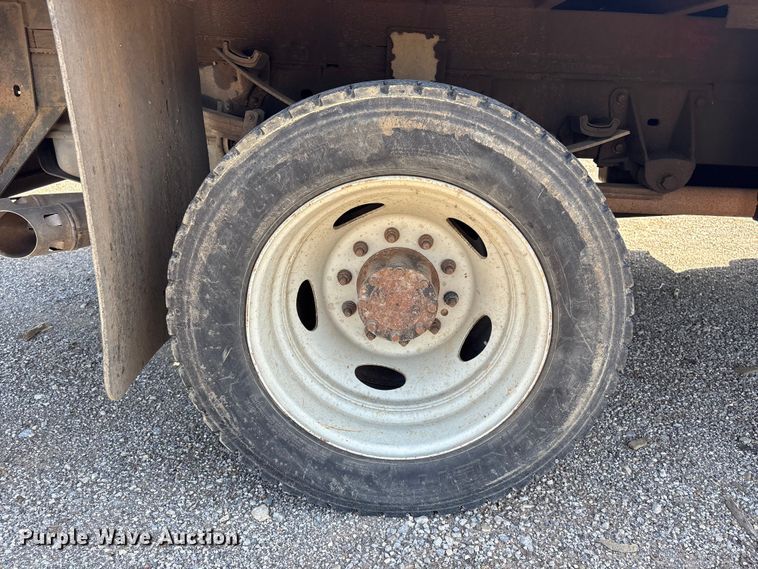 image for item EV2919 2013 Ford F550 Super Duty Crew Cab flatbed truck