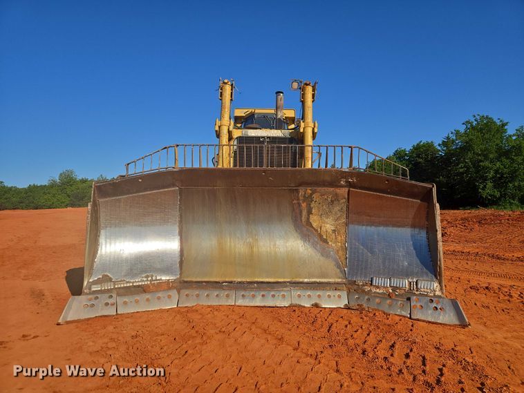 image for item EW0093 2000 Caterpillar D10R dozer