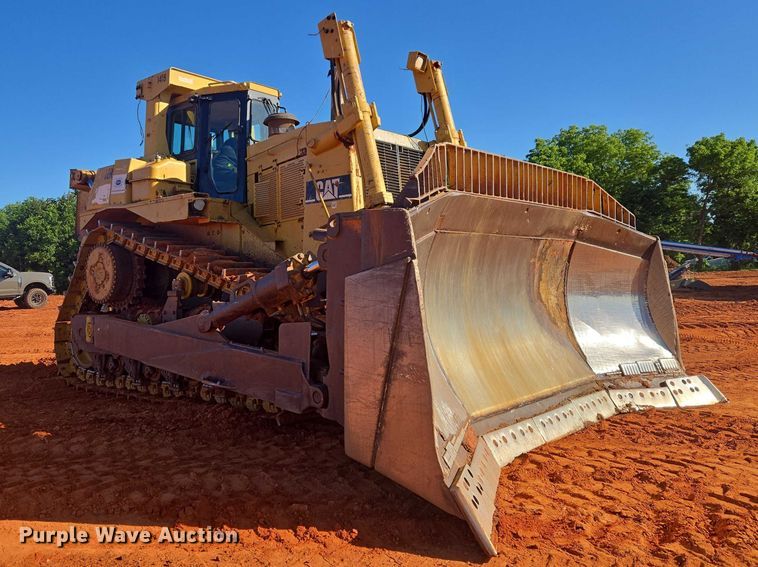 image for item EW0093 2000 Caterpillar D10R dozer
