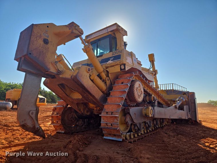 image for item EW0093 2000 Caterpillar D10R dozer