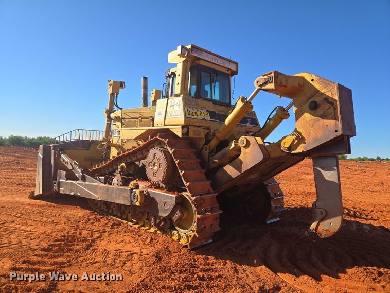 image for item EW0093 2000 Caterpillar D10R dozer