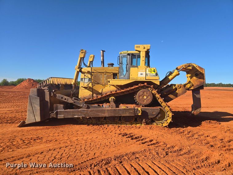 image for item EW0093 2000 Caterpillar D10R dozer