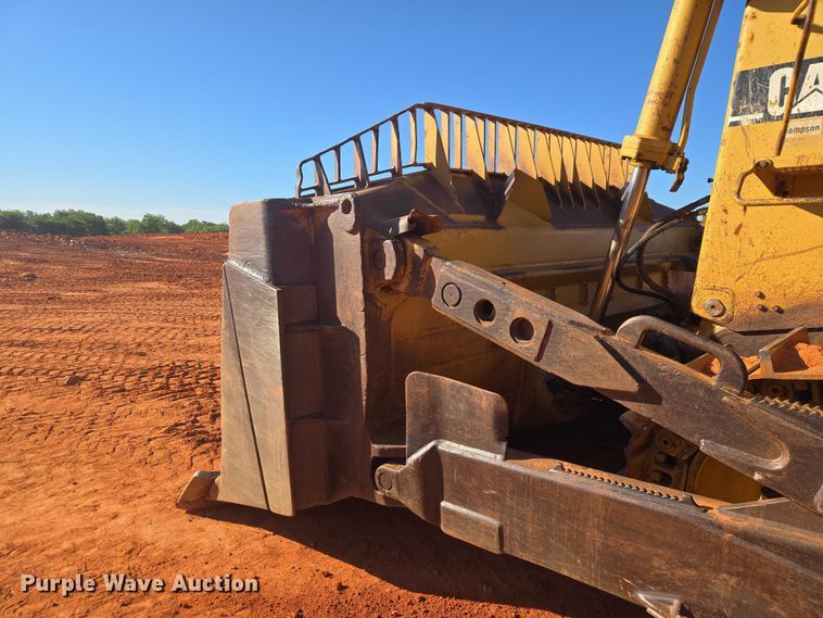 image for item EW0093 2000 Caterpillar D10R dozer