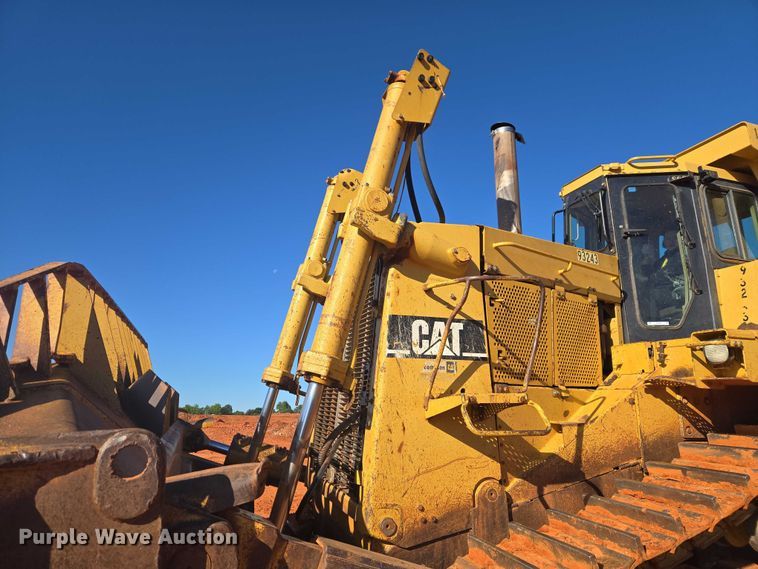 image for item EW0093 2000 Caterpillar D10R dozer