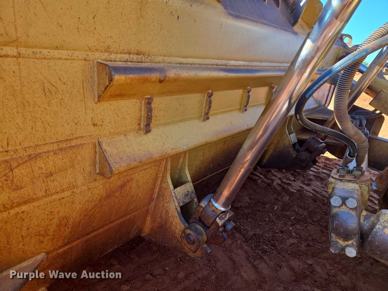 image for item EW0093 2000 Caterpillar D10R dozer