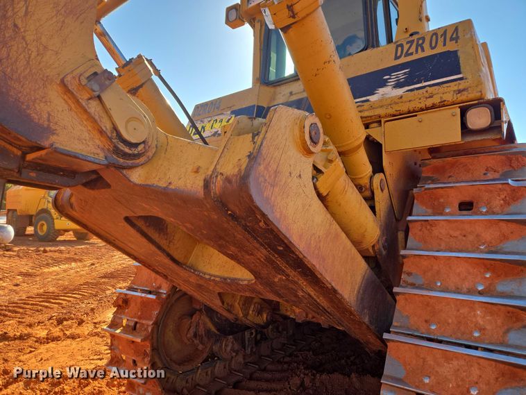 image for item EW0093 2000 Caterpillar D10R dozer