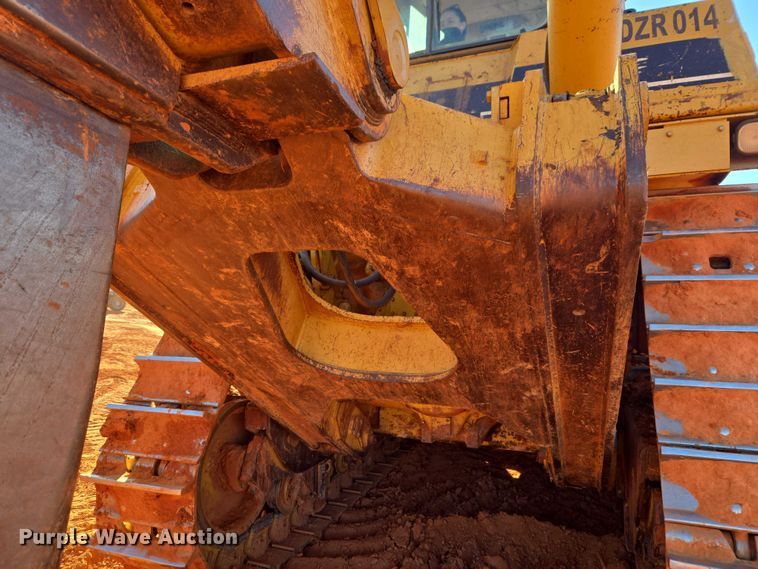 image for item EW0093 2000 Caterpillar D10R dozer