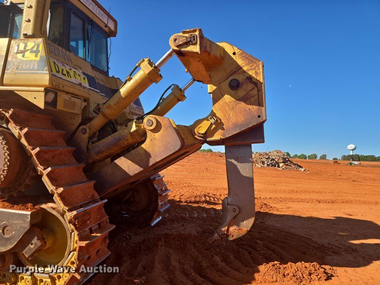 image for item EW0093 2000 Caterpillar D10R dozer