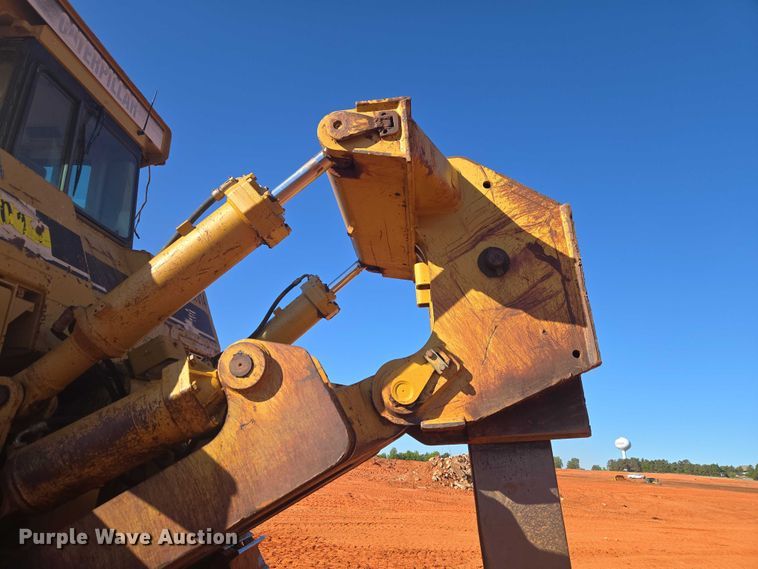 image for item EW0093 2000 Caterpillar D10R dozer