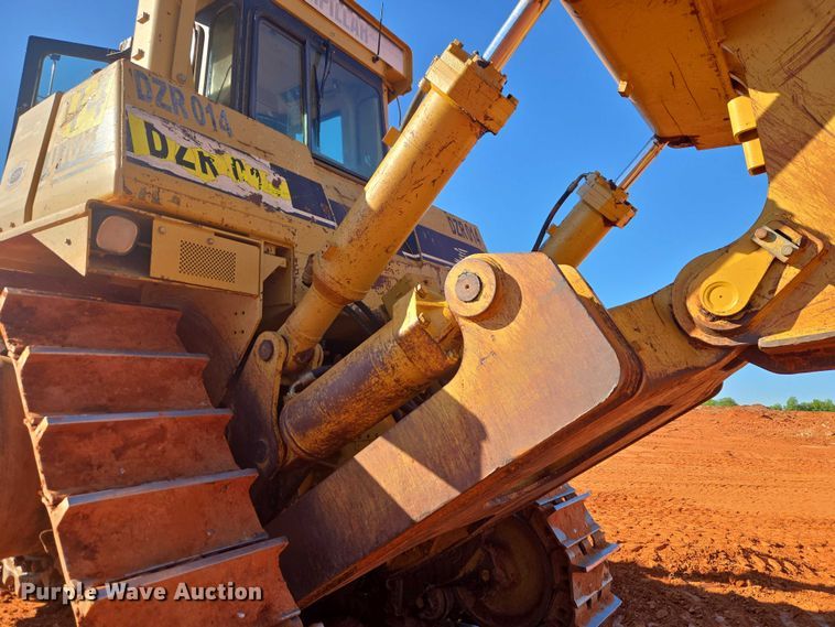 image for item EW0093 2000 Caterpillar D10R dozer
