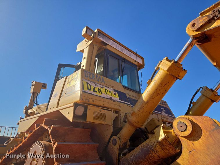image for item EW0093 2000 Caterpillar D10R dozer