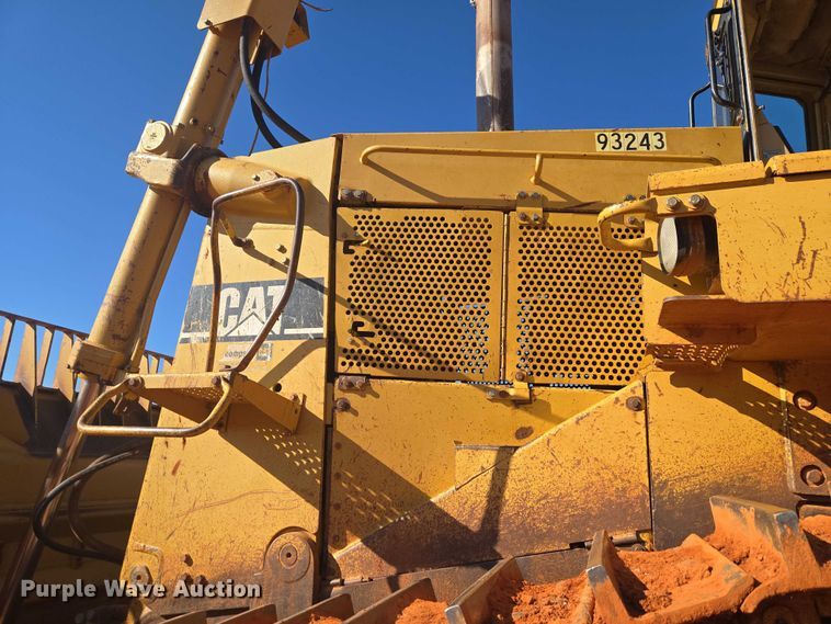 image for item EW0093 2000 Caterpillar D10R dozer