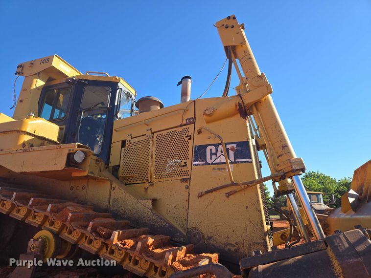 image for item EW0093 2000 Caterpillar D10R dozer