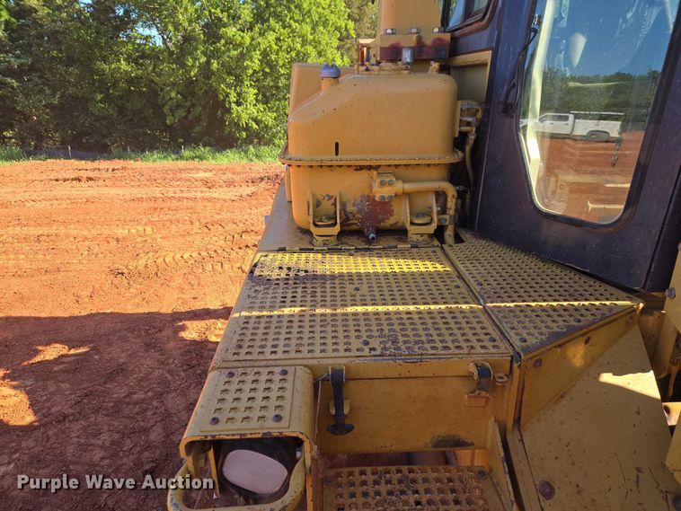 image for item EW0093 2000 Caterpillar D10R dozer